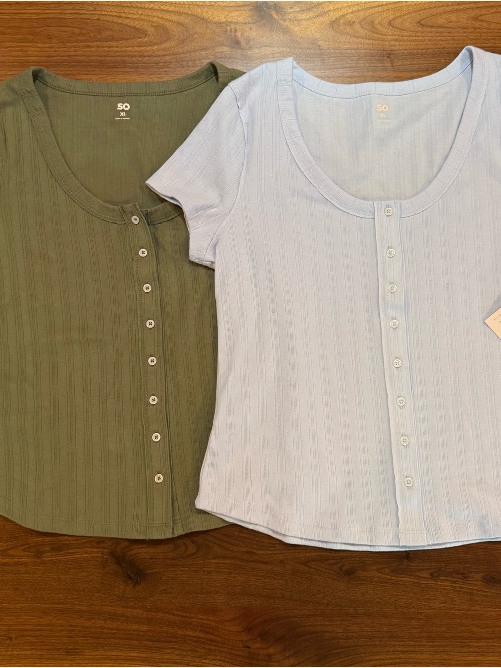 (2) Kohl’s SO Brand Button Up Shirts - Green/ Light Blue- Women  Size XL